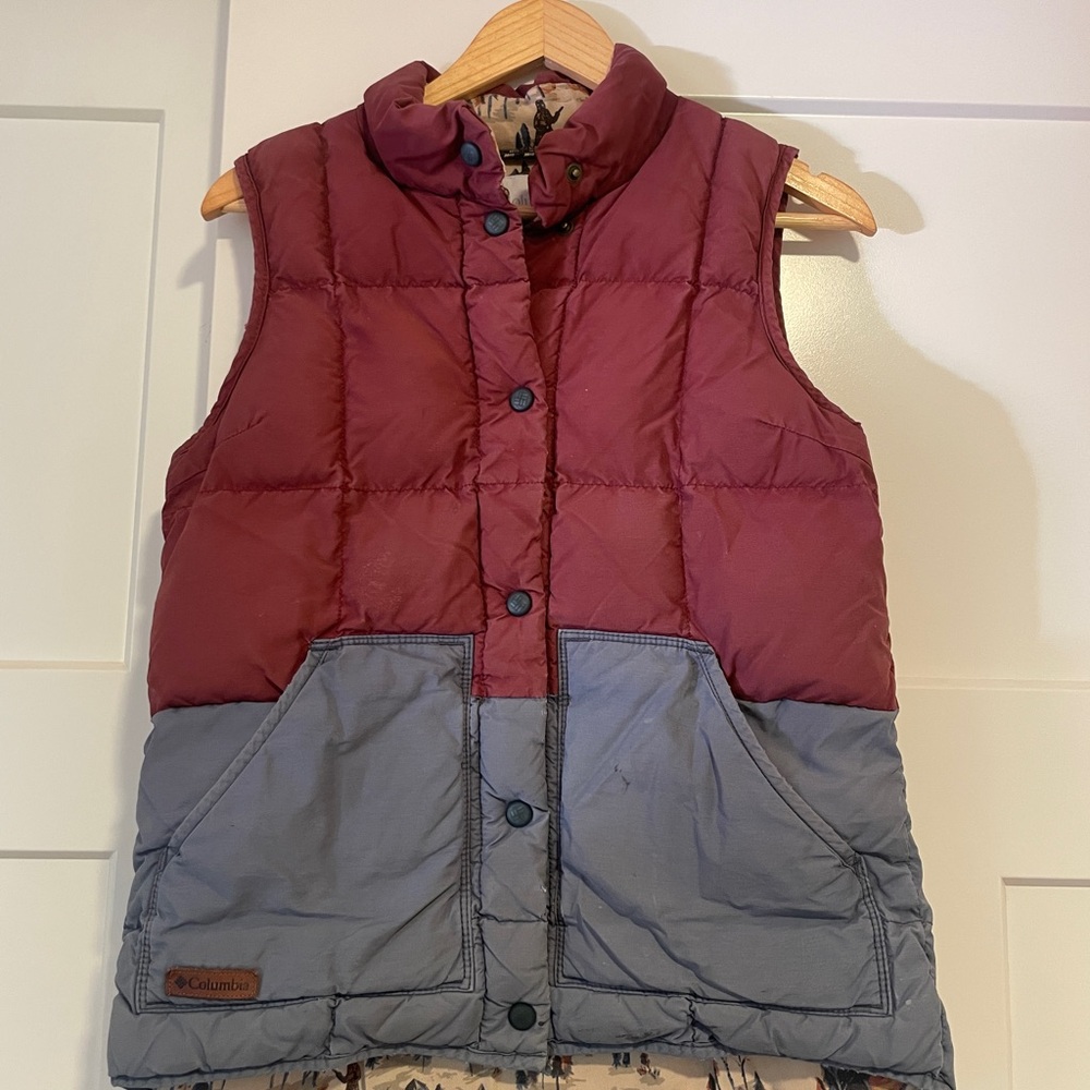 Columbia women’s two-Tone Puffer Vest - Red and blue